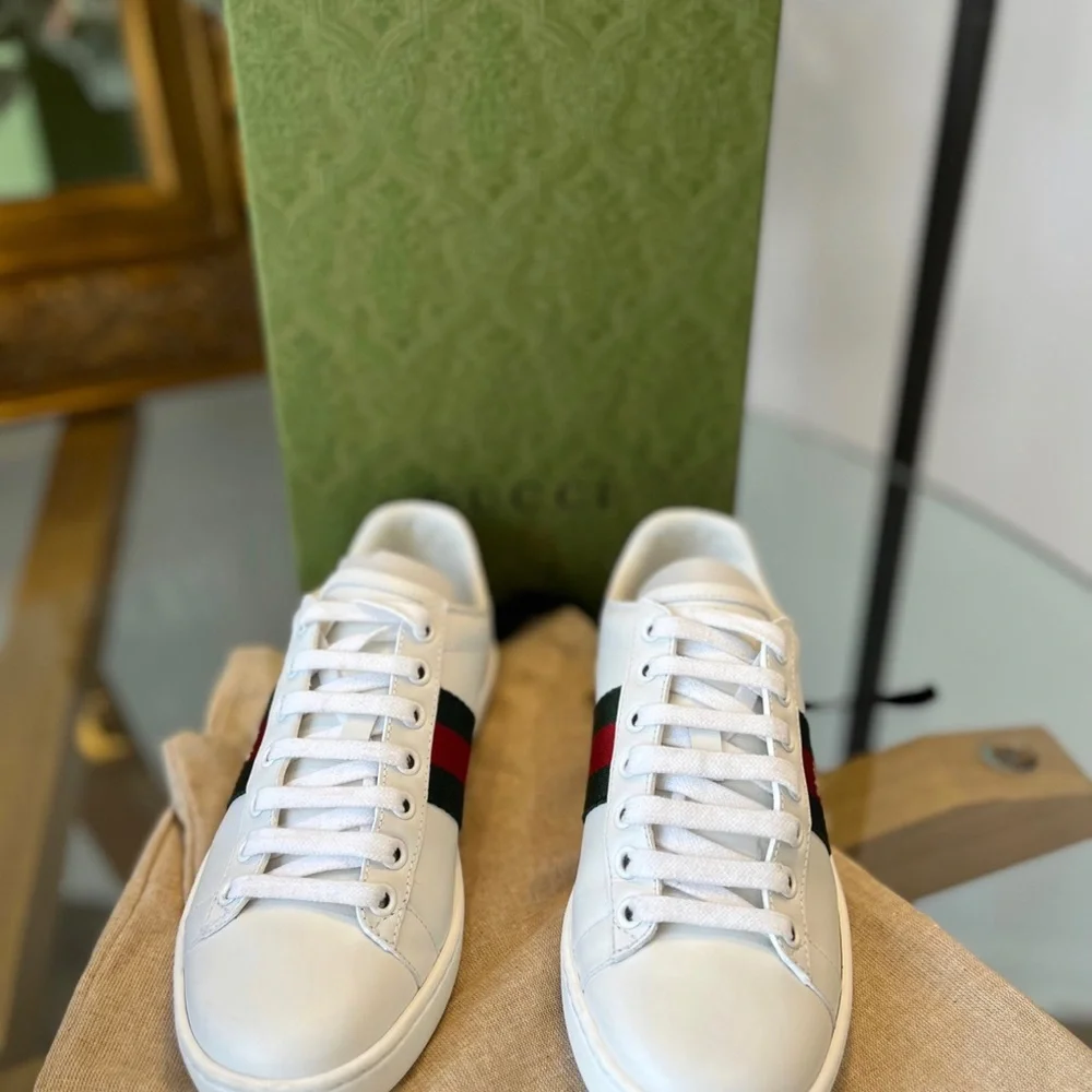 Gucci Ace ( Bee) Sneakers - Near new 10/10 - Picture 3 of 5